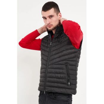 Vesta cu aspect matlasat si fermoar