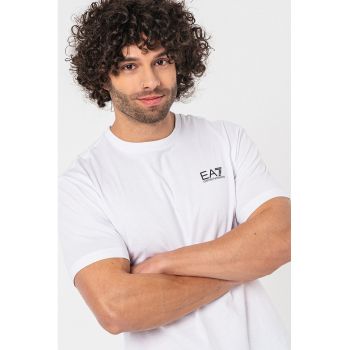 Tricou de bumbac cu decolteu la baza gatului si imprimeu logo