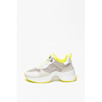 Pantofi sport cu aspect masiv si accente contrastante