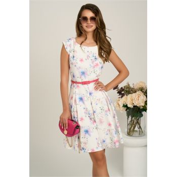 Rochie scurta alba in clos cu flori lila si curtea in talie