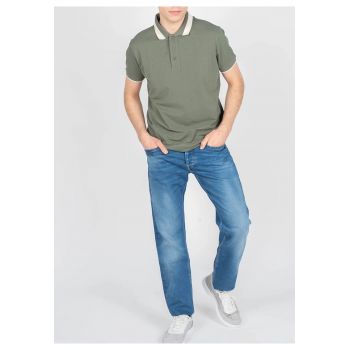Tricou polo si detalii contrastante -