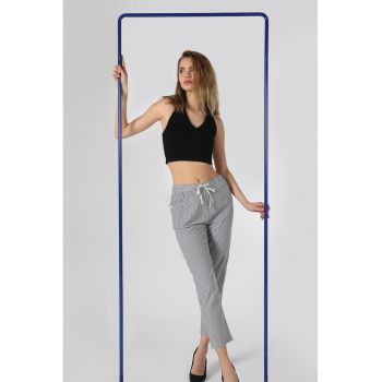 Pantaloni in dungi cu snur in talie