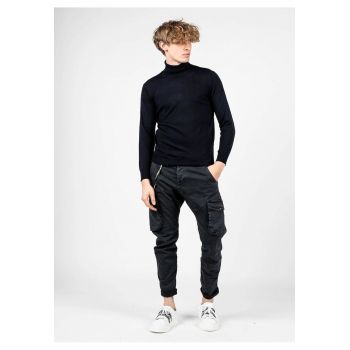 Pulover slim fit cu guler inalt -