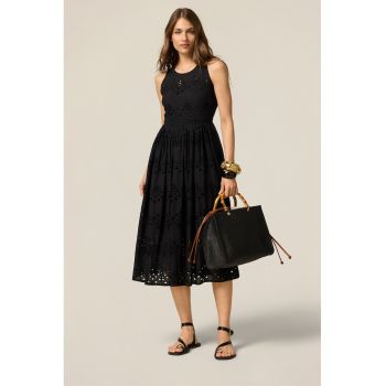 Rochie evazata din dantela sangallo