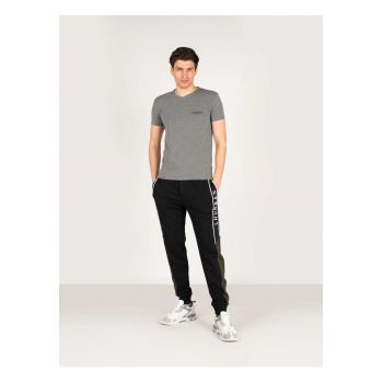 Tricou slim fit cu decolteu in V -