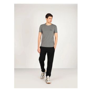 Tricou slim fit cu decolteu la baza gatului -