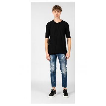 Tricou uni cu decolteu la baza gatului -