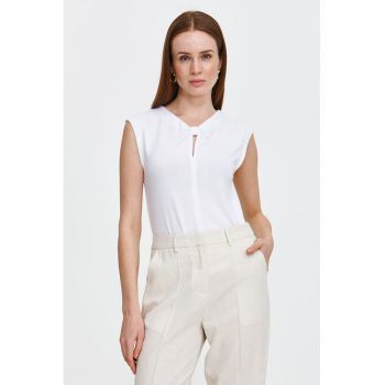 Bluza cu decolteu in V si decupaj