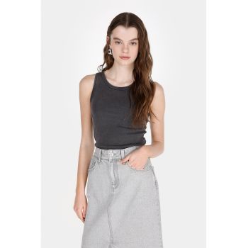 Top striat cu croiala slim-fit