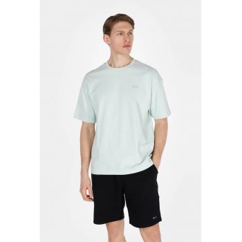 Tricou cu decolteu la baza gatului si imprimeu text