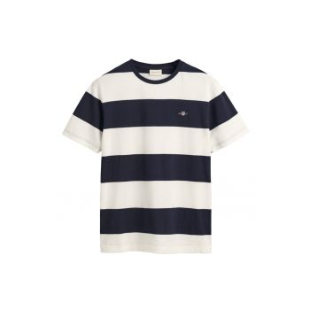 Tricou cu decolteu la baza gatului si model in dungi