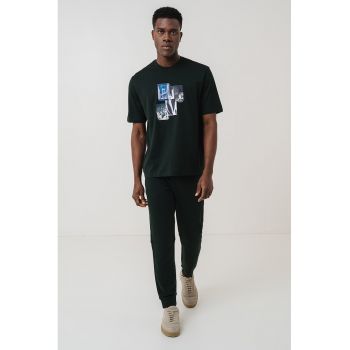Tricou cu imprimeu foto si decolteu la baza gatului