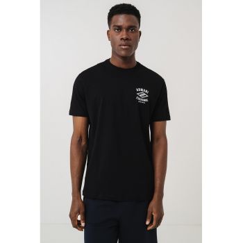 Tricou cu imprimeu logo si decolteu la baza gatului