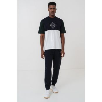 Tricou cu logo brodat