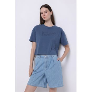 Tricou lejer cu imprimeu text in relief