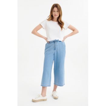 Pantaloni capri cu croiala ampla