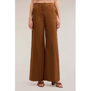 Pantaloni cu croiala ampla si talie inalta