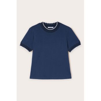 Tricou cu decolteu la baza gatului si garnituri contrastante
