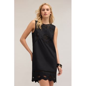 Rochie scurta din dantela cu model crosetat