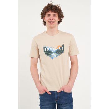 Tricou cu decolteu la baza gatului si model grafic