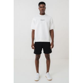 Tricou cu imprimeu logo si decolteu la baza gatului