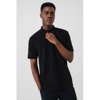 Tricou polo cu logo discret