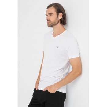 Tricou slim fit cu decolteu in V
