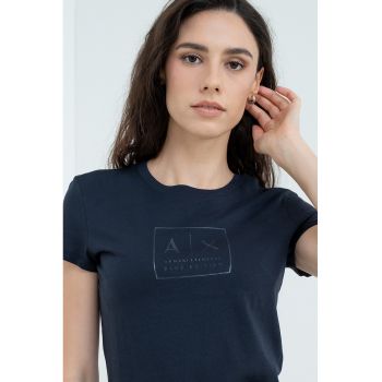 Tricou slim fit cu decolteu la baza gatului