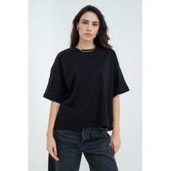 Tricou supradimensionat cu decolteu la baza gatului
