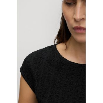 Tricou texturat cu decolteu la baza gatului