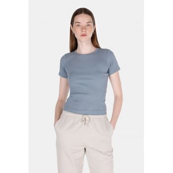 Tricou slim fit cu decolteu la baza gatului