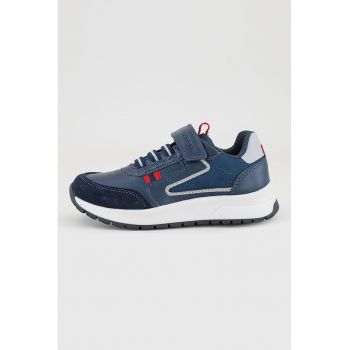 Pantofi sport cu velcro si detalii de piele intoarsa