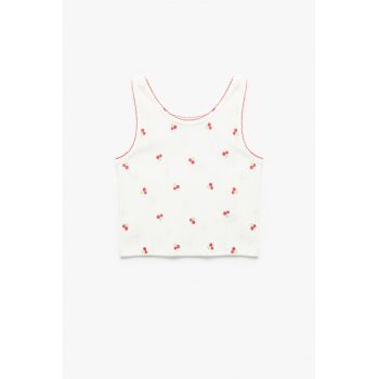 Top crop cu model cu cirese