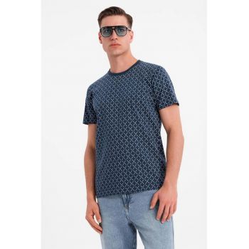 Tricou cu decolteu la baza gatului si model geometric