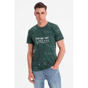 Tricou cu imprimeu si decolteu la baza gatului
