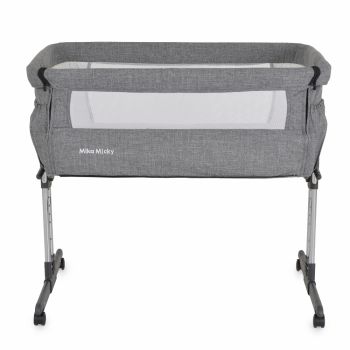 Patut co-sleeper pentru bebelusi Moni Mika Gri cu inaltime reglabila pe 7 nivele,Roti cu frana,Laterala detasabila,2 Buzunare depozitare,Laterale din plasa ventilatie,Curele pentru fixare la patul parintilor,Saltea inclusa