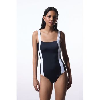 Costum de baie intreg cu garnituri contrastante