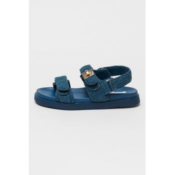Sandale matlasate cu talpa plata si inchidere velcro Mona