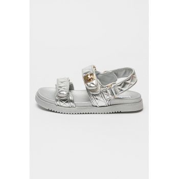 Sandale matlasate cu talpa plata si inchidere velcro Mona