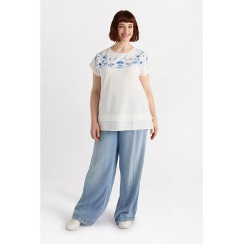 Tricou cu decolteu rotund si imprimeu floral