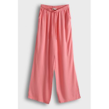 Pantaloni cu croiala ampla si model uni