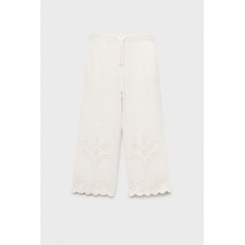 Pantaloni cu detaliu perforat si snur