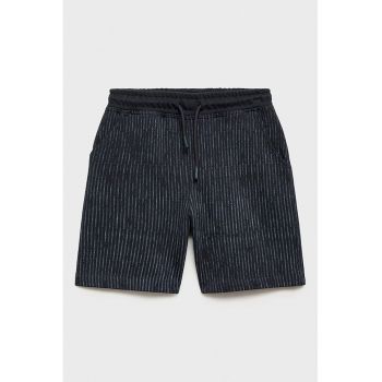 Pantaloni scurti cu model in dungi - snur de ajustare si buzunare laterale
