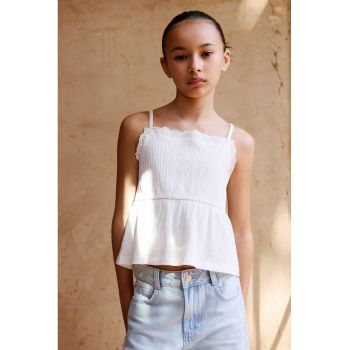 Top cu decolteu patrat si volan peplum