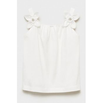 Top uni cu aplicatii in forma de floare