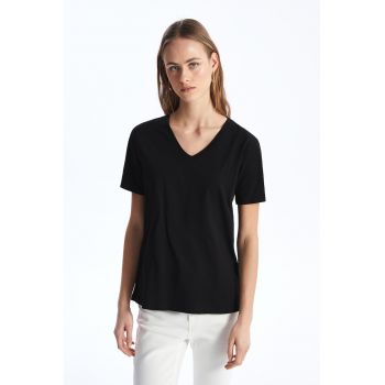 Tricou cu decolteu in V