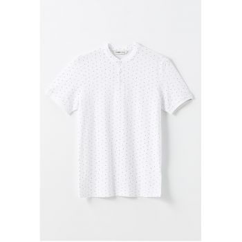 Tricou cu fenta cu nasturi