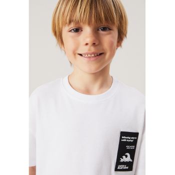 Tricou lejer cu aplicatie pe piept