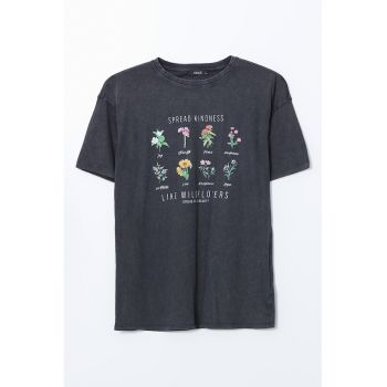 Tricou lejer cu model grafic