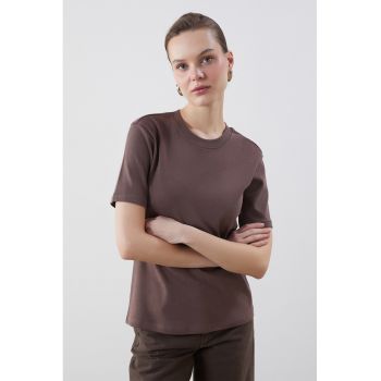 Tricou uni cu decolteu la baza gatului